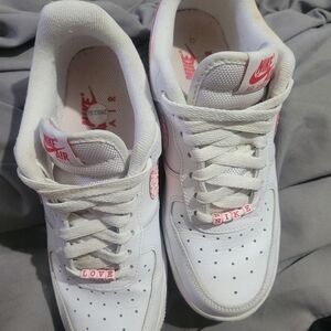 Nike Air Force 1 Low Valentine's Day 2022 - DQ9320-100